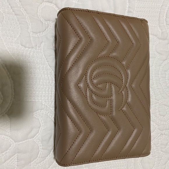 Authentic Gucci Marmont Crossbody - Picture 3 of 12